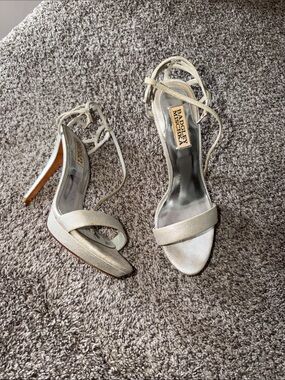Badgley Mischka Silver Metallic Strappy High Heel